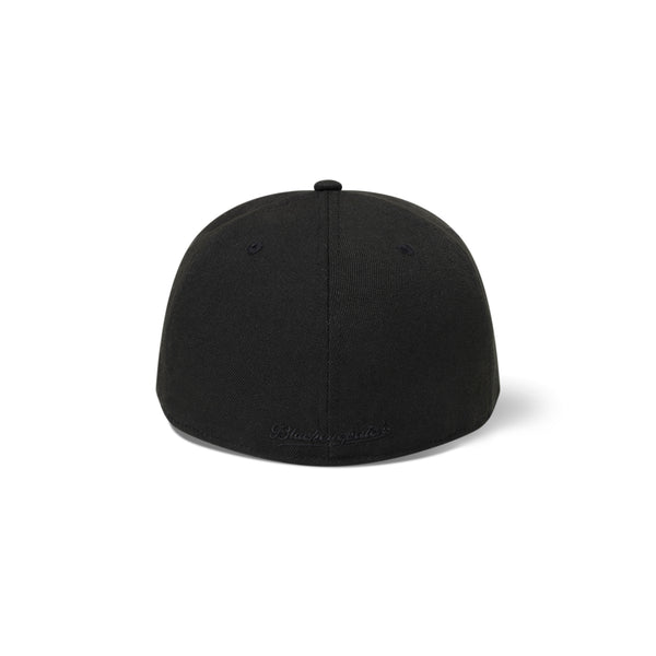 B EMBLEM PRE CURVED NEW ERA CAP BLACK