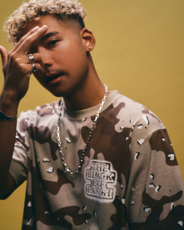 SPRAYED OG LABEL TEE DESERT CAMO