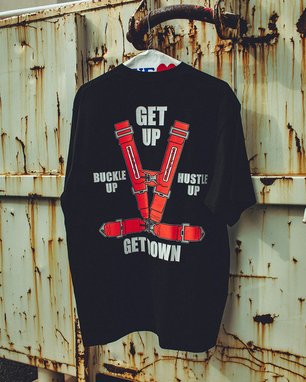 BUCKLE HUSTLE TEE BLACK