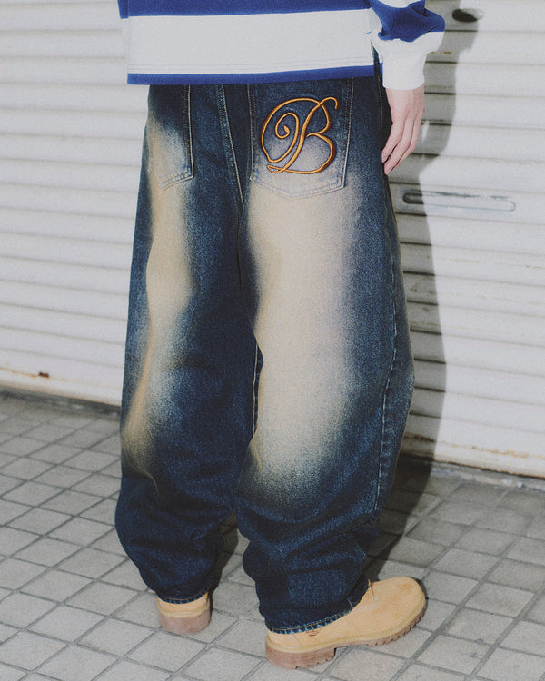 B EMBLEM BAGGY JEANS DARK INDIGO
