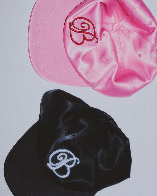 B EMBLEM SATIN CAP PINK