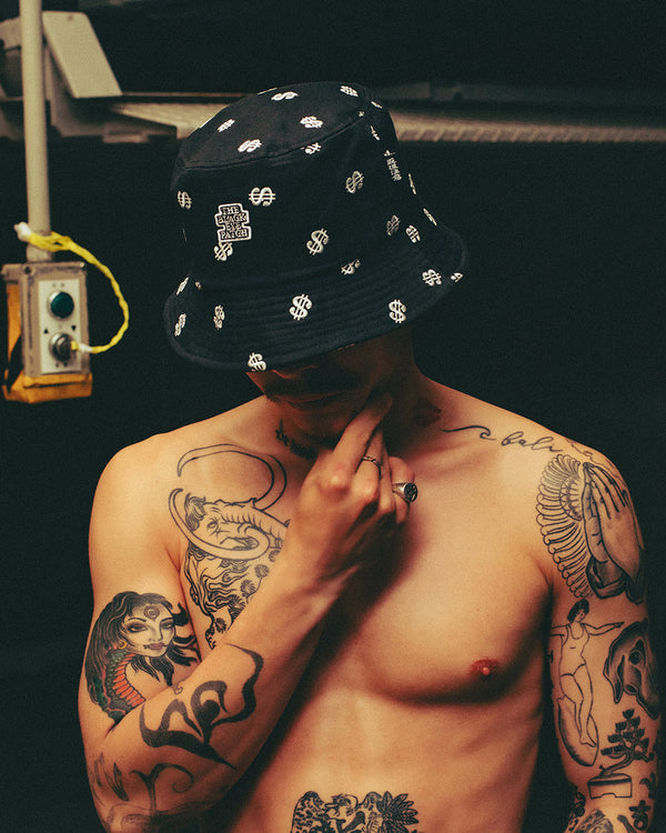 DOLLAR SIGN PATTERNED BUCKET HAT BLACK
