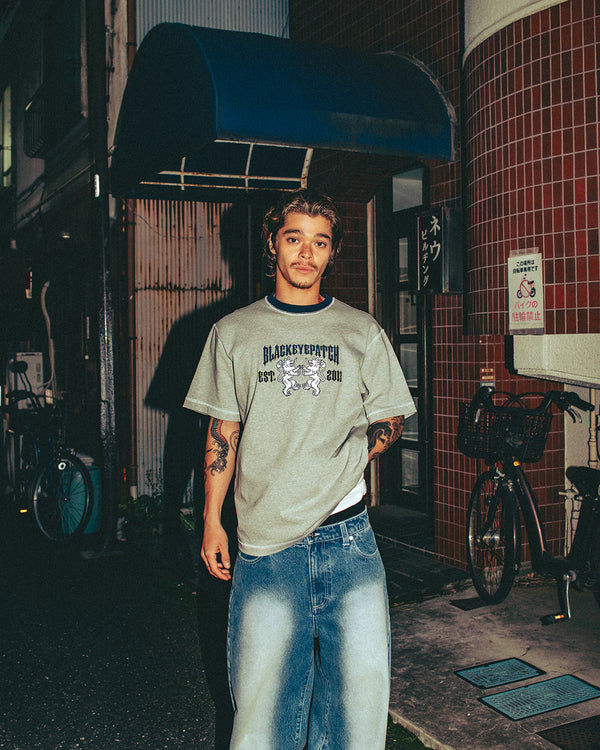 HERALDIC COLLEGE STITCH TONED TEE HEATHER GRAY