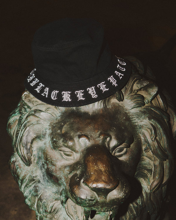 OE BRIMMED BUCKET HAT BLACK