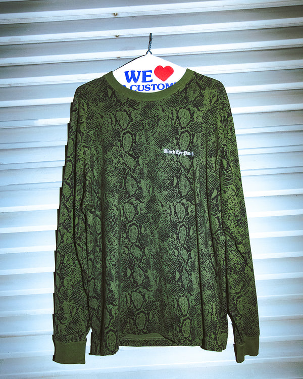 OE LOGO PYTHON L/S TEE OLIVE