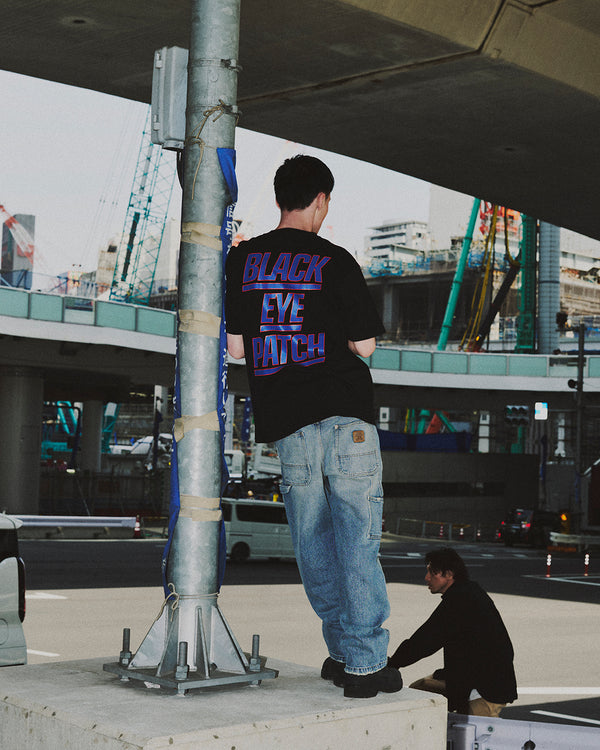 UNDERLINED TEAM LOGO TEE BLACK